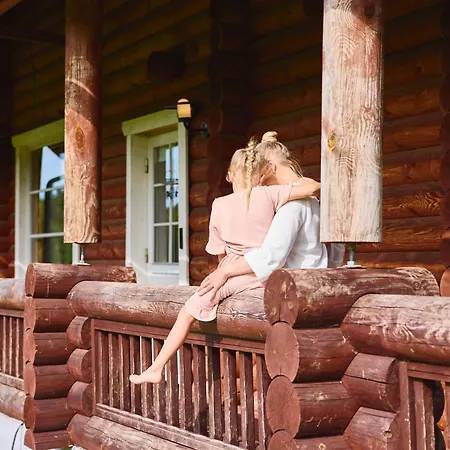 瑟琳娜度假别墅 木屋 *