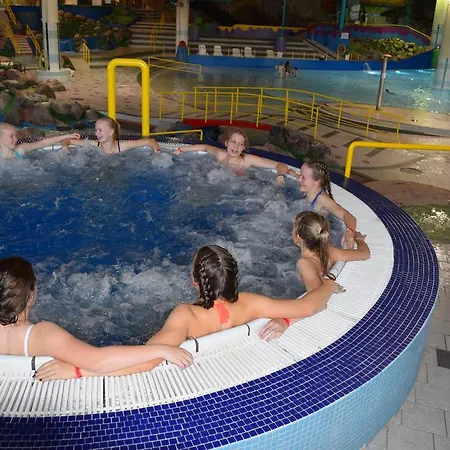 瑟琳娜度假别墅 木屋 *